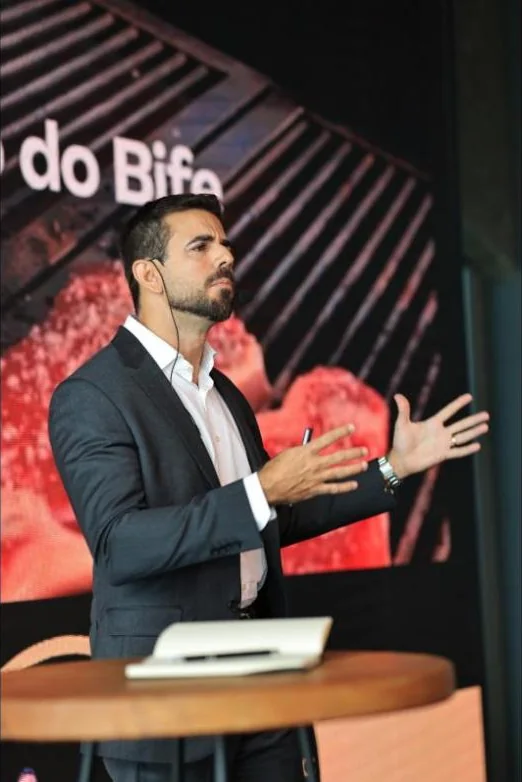 Dr. Marcelo durante a palestra em Recife